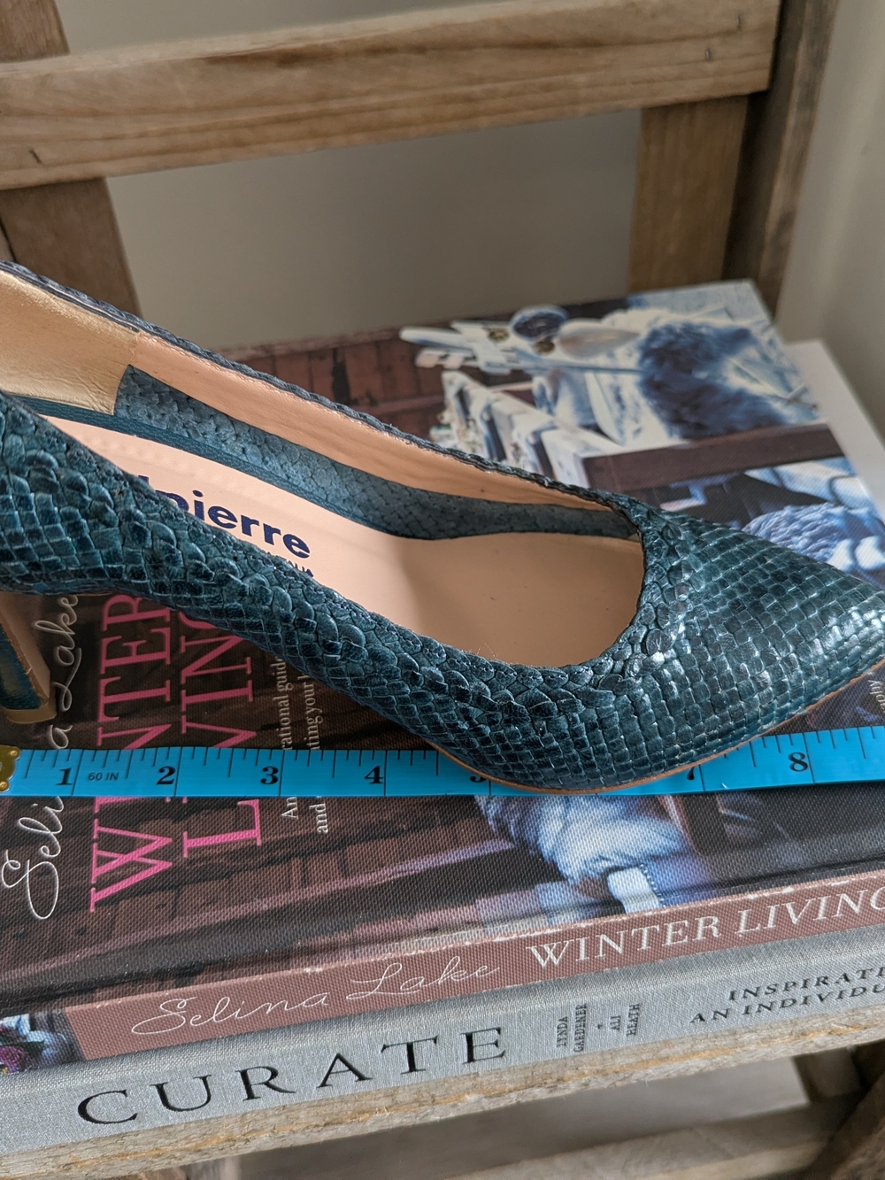 Italian Snake-Embossed Pointed Toe Leather Pumps - Picture 10 of 12